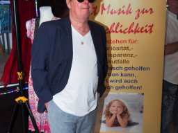 Künstler helfen Kinder - Mit Musik zur Menschlichkeit